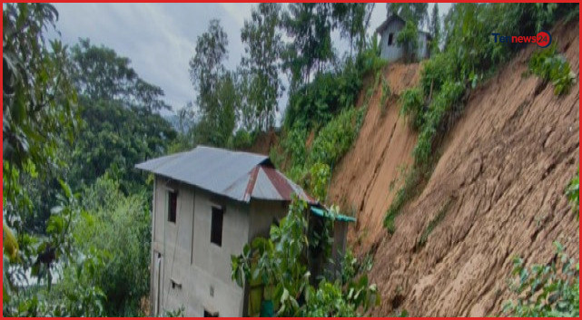কক্সবাজার ও বান্দরবানে পাহাড়ধসে শিশুসহ ৭ জনের প্রাণহানি