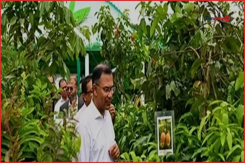 জাতীয় পরিবেশ মেলার স্টল ঘুরে দেখলেন প্রধানমন্ত্রী তারেক রহমান