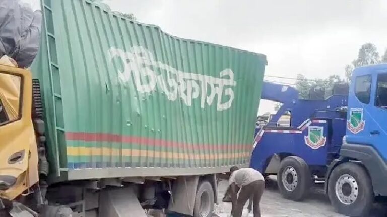বগুড়ায় ট্রাক ও কাভার্ডভ্যানের মুখোমুখি সংঘর্ষে চালক নিহত