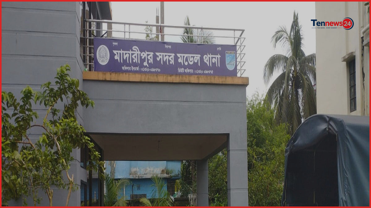 মাদারীপুরে থানা থেকে গ্রিল ভেঙে নারী আসামির পলায়ন, দুই পুলিশ প্রত্যাহার