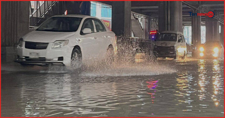 টানা বৃষ্টি ও জলাবদ্ধতায় স্থবির রাজধানী, ভোগান্তিতে নগরবাসী