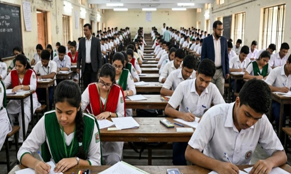 সোমবারের এইচএসসি পরীক্ষা স্থগিতের দাবিতে শিক্ষার্থী ও অভিভাবকদের উদ্বেগ