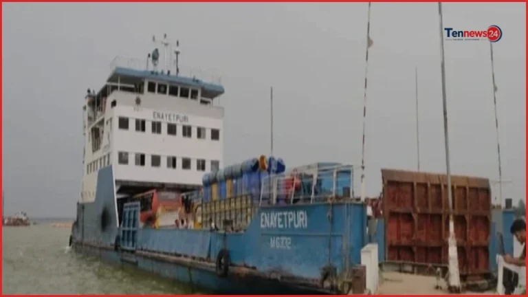 দুই ঘণ্টা বন্ধ থাকার পর পাটুরিয়া-দৌলতদিয়া রুটে ফেরি চলাচল স্বাভাবিক