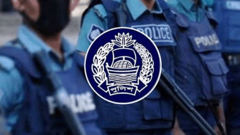 পুলিশের ৩৩ শীর্ষ কর্মকর্তাকে বাধ্যতামূলক অবসরে পাঠাল সরকার