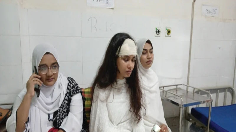 গোপালগঞ্জে বিচারকের ছোড়া পেপার ওয়েটে শিক্ষানবিশ আইনজীবীর মাথা ফাটল