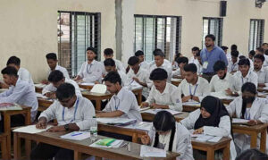 চট্টগ্রাম বাদে বাকি সব বোর্ডে এইচএসসি পরীক্ষা চলবে