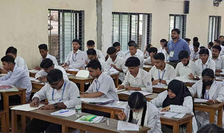 চট্টগ্রাম বাদে বাকি সব বোর্ডে এইচএসসি পরীক্ষা চলবে