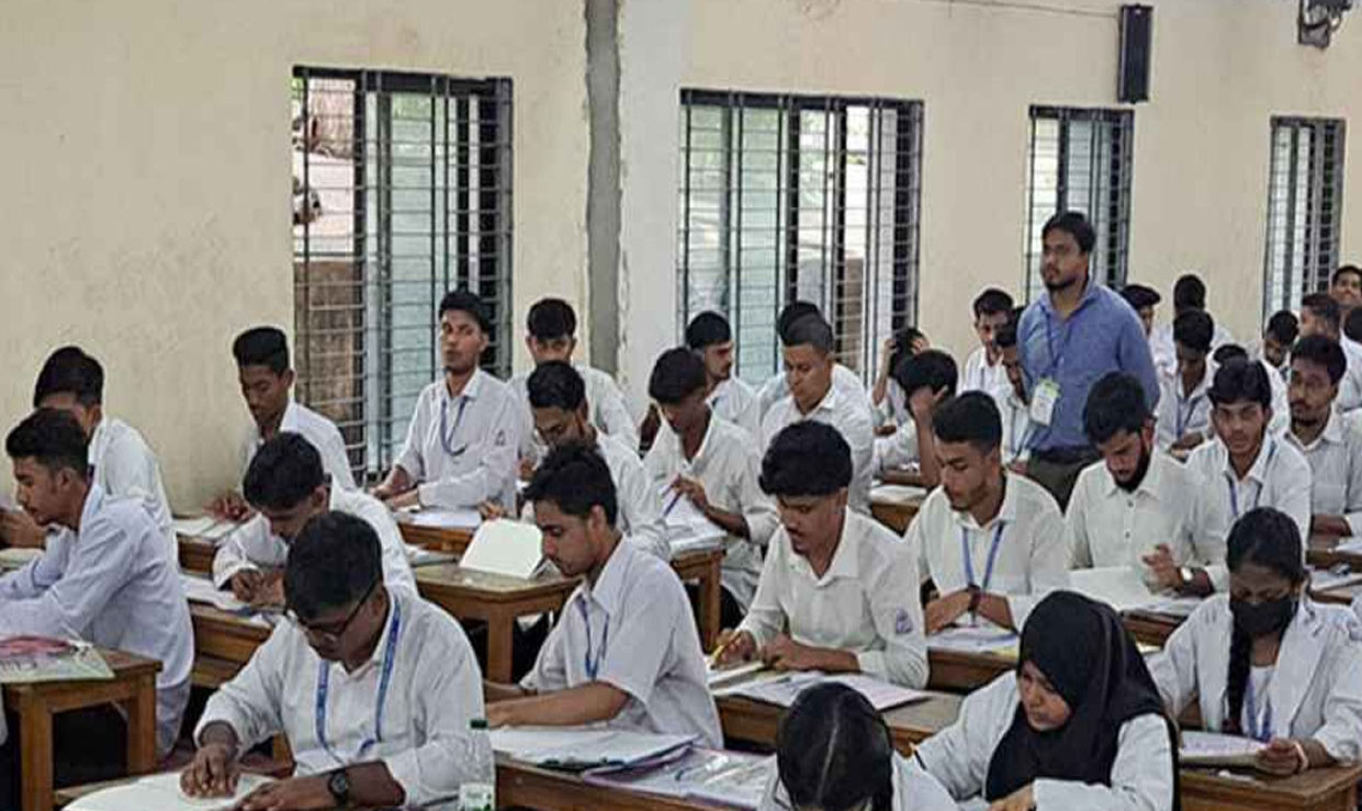 চট্টগ্রাম বাদে বাকি সব বোর্ডে এইচএসসি পরীক্ষা চলবে