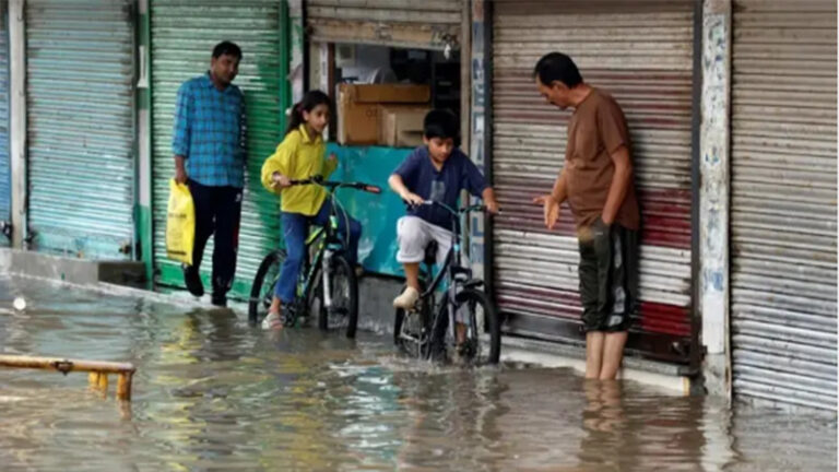 জম্মু ও কাশ্মিরে ভয়াবহ আকস্মিক বন্যা: নিহত ২৫