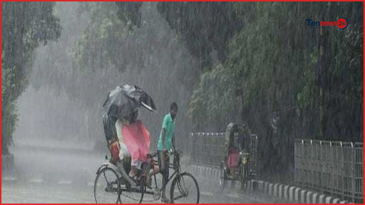 টানা বৃষ্টিতে স্থবির রাজধানী, বৃহস্পতিবার থেকে বৃষ্টির তীব্রতা বাড়ার পূর্বাভাস