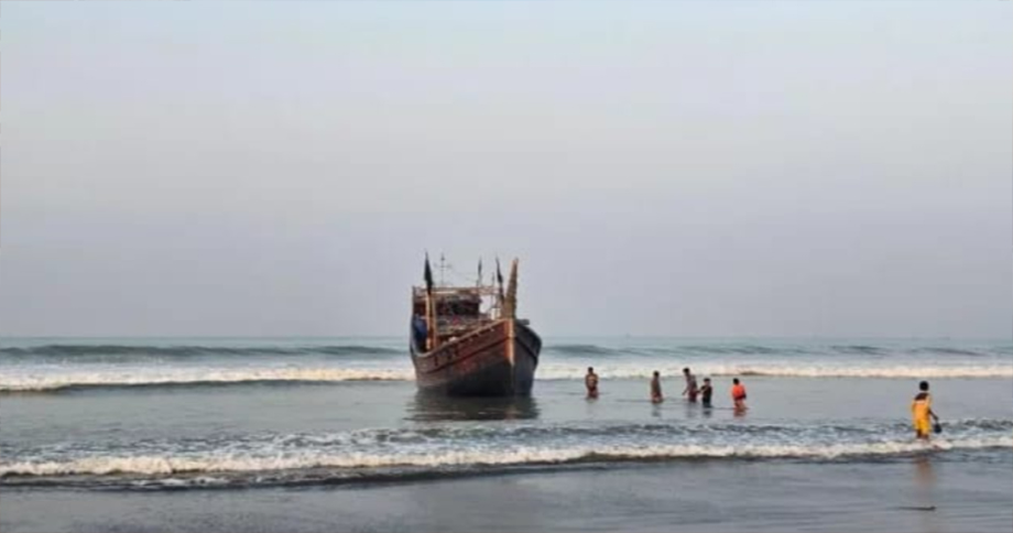 টেকনাফে রোহিঙ্গা বহনকারী নৌকাডুবি, নিখোঁজ ১৩