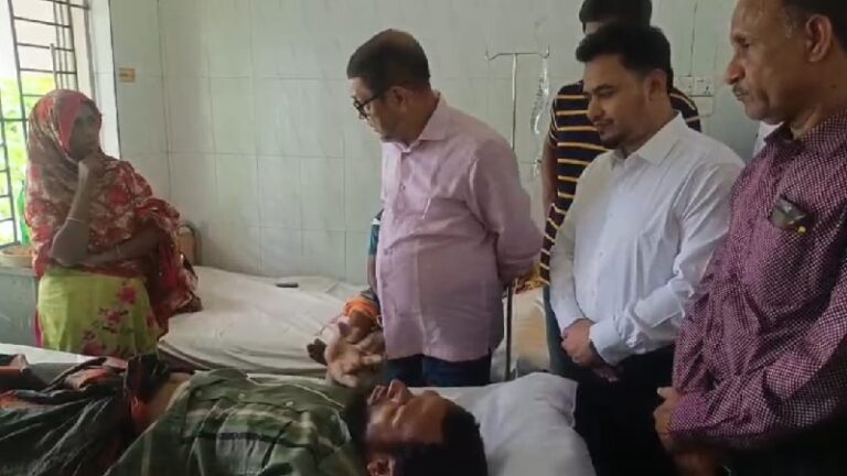 তালা স্বাস্থ্য কমপ্লেক্স পরিদর্শন করলেন স্বাস্থ্যমন্ত্রী, আশ্বাস শত শয্যার