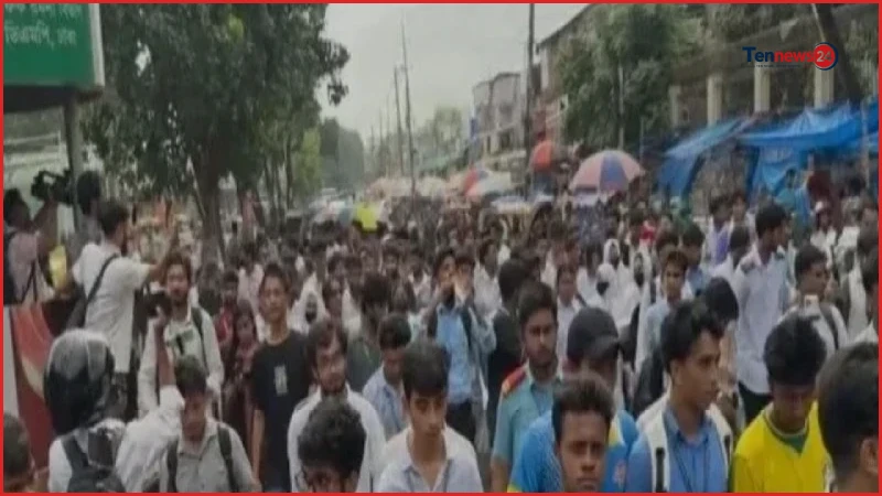 তিন দফা দাবিতে সচিবালয়ের পথে এইচএসসি পরীক্ষার্থীরা