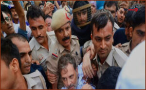 দিল্লি পুলিশ আটক করার কয়েক ঘণ্টা পরই মুক্তি পেলেন রাহুল-প্রিয়াঙ্কা