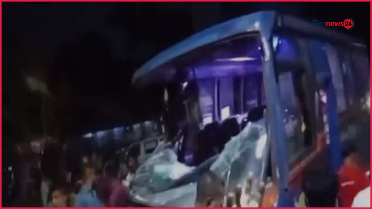 নিয়ন্ত্রণ হারিয়ে কুর্মিটোলা হাসপাতালের দেওয়ালে বাসের ধাক্কা, নিহত ১