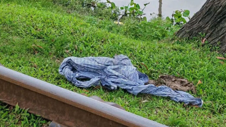 নেত্রকোনায় ট্রেনের নিচে কাটা পড়ে পোশাক শ্রমিকের মৃত্যু