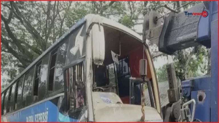 পাবনায় অ্যাম্বুলেন্স ও বাসের সংঘর্ষে নিহত ২