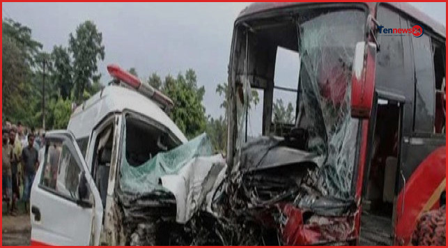 পাবনায় বাস-অ্যাম্বুলেন্সের মুখোমুখি সংঘর্ষে নিহত ৩