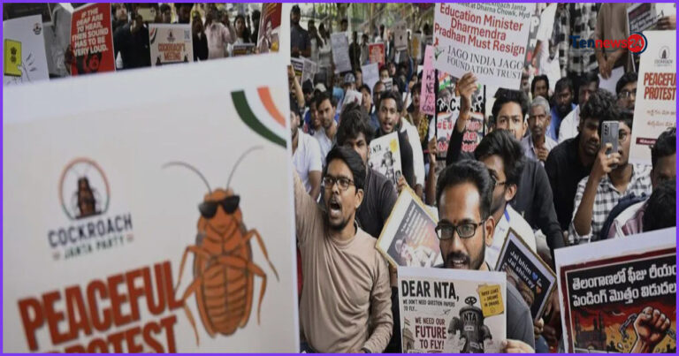 ভারতে শিক্ষামন্ত্রীর পদত্যাগের দাবিতে ছড়িয়েছে ছাত্র আন্দোলন