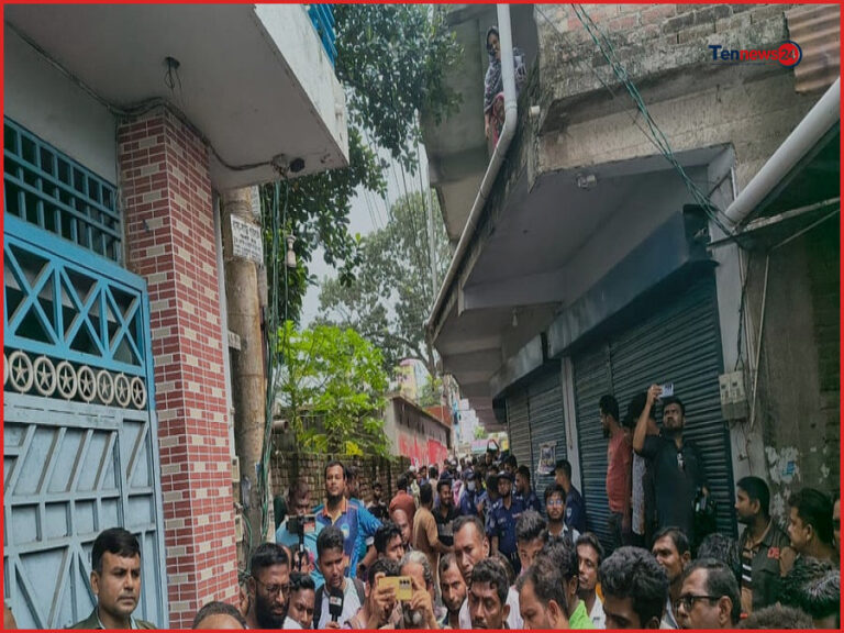 যশোরে জামায়াত এমপির বাড়িতে এলাকাবাসীর হামলা ও ভাঙচুর