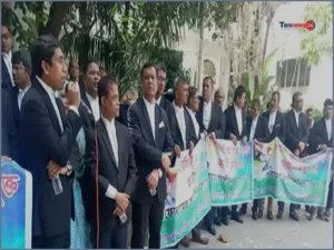আইন কর্মকর্তাদের নিয়োগের প্রতিবাদে সুপ্রিম কোর্টে আইনজীবীদের বিক্ষোভ