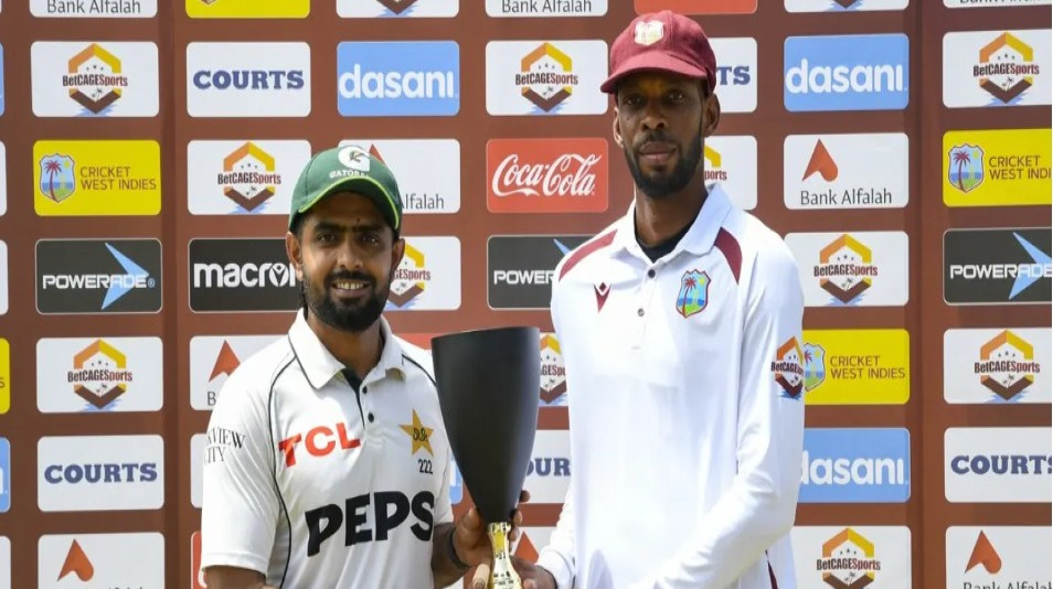 ওয়েস্ট ইন্ডিজের বিপক্ষে সিরিজসেরা হয়ে বাবর আজম স্পর্শ করলেন কিংবদন্তিদের