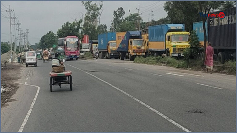 কুমিল্লায় ঢাকা-চট্টগ্রাম মহাসড়কে ১৫ কিলোমিটার জুড়ে তীব্র যানজট