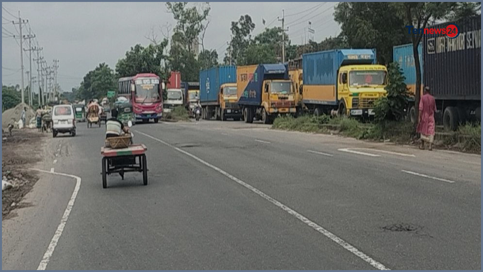 কুমিল্লায় ঢাকা-চট্টগ্রাম মহাসড়কে ১৫ কিলোমিটার জুড়ে তীব্র যানজট