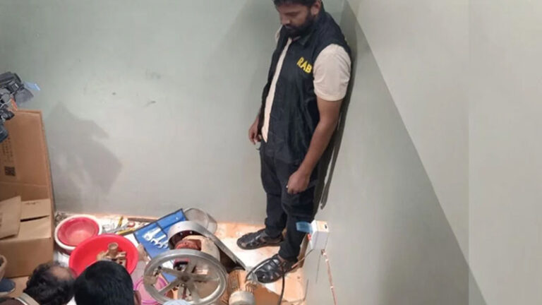 কেরানীগঞ্জে রাসায়নিক কারখানার আড়ালে ইয়াবা উৎপাদন, মালিক গ্রেপ্তার