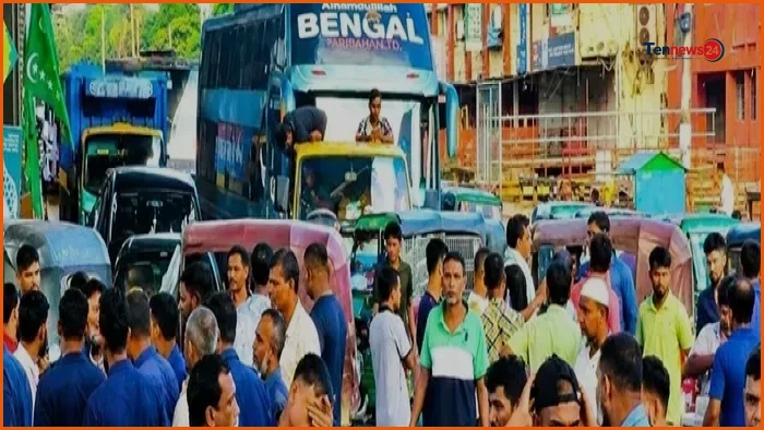 গ্যাস সংকটে চট্টগ্রামে সিএনজিচালকদের সড়ক অবরোধ