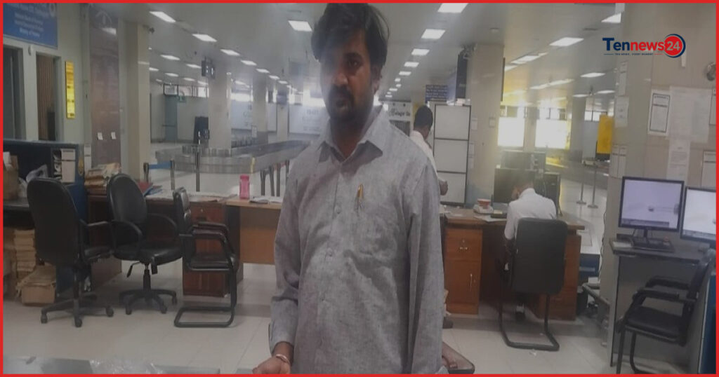 চট্টগ্রাম বিমানবন্দরে কোটি টাকার স্বর্ণসহ ভারতীয় যাত্রী আটক