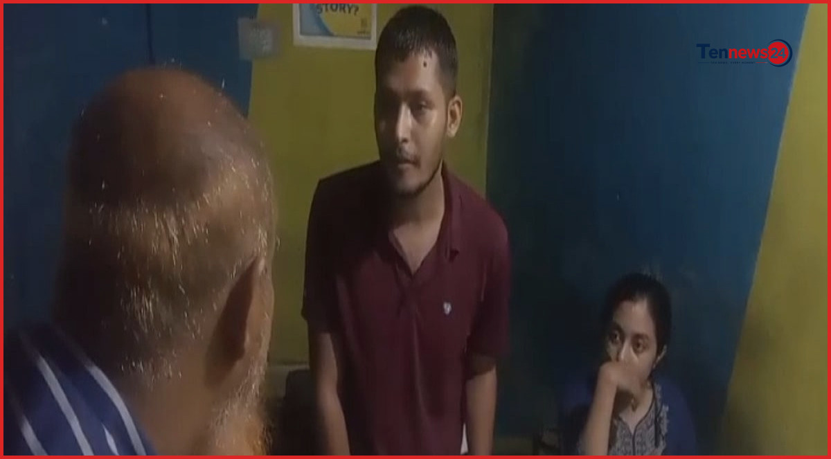 চায়ের দোকানে এইচএসসি খাতা দেখার সময় শিক্ষক আটক, ৪০০ খাতা জব্দ