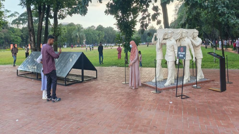 জুলাই গণঅভ্যুত্থান স্মৃতি জাদুঘরে প্রতিদিন ভিড় করছেন হাজারো দর্শনার্থী