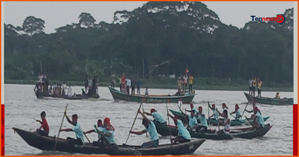 ঝালকাঠির সুগন্ধা নদীতে ঐতিহ্যবাহী নৌকা বাইচ প্রতিযোগিতা অনুষ্ঠিত