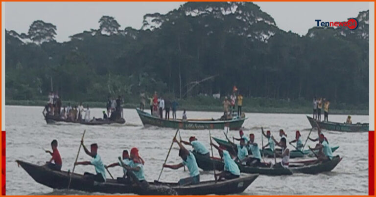 ঝালকাঠির সুগন্ধা নদীতে ঐতিহ্যবাহী নৌকা বাইচ প্রতিযোগিতা অনুষ্ঠিত