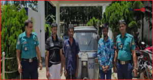 টঙ্গীতে অটোরিকশা ও ধারালো অস্ত্রসহ চার ছিনতাইকারী গ্রেপ্তার