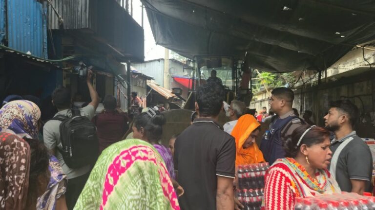 টঙ্গীর কুখ্যাত ‘হাজির মাজার বস্তি’ গুঁড়িয়ে দিল রাজউক