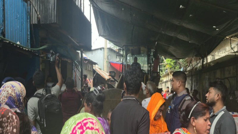 টঙ্গীর কুখ্যাত ‘হাজির মাজার বস্তি’ গুঁড়িয়ে দিল রাজউক