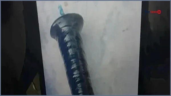 ডেমরায় বোমা সদৃশ বস্তুসহ আটক দুই যুবক