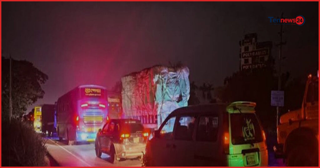 ঢাকা-চট্টগ্রাম মহাসড়কে ৪০ কিলোমিটার যানজট, ভোগান্তিতে যাত্রী ও পরিবহন শ্রমিক