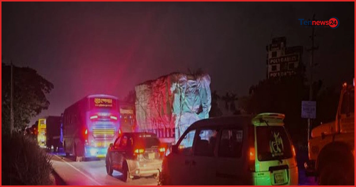 ঢাকা-চট্টগ্রাম মহাসড়কে ৪০ কিলোমিটার যানজট, ভোগান্তিতে যাত্রী ও পরিবহন শ্রমিক