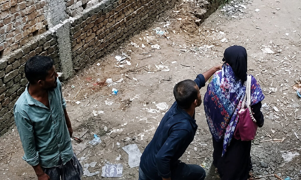 দক্ষিণখানে অস্ত্রের ভয় দেখিয়ে নারীর মোবাইল ছিনতাই