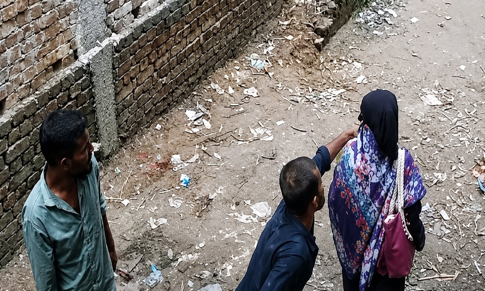 দক্ষিণখানে অস্ত্রের ভয় দেখিয়ে নারীর মোবাইল ছিনতাই