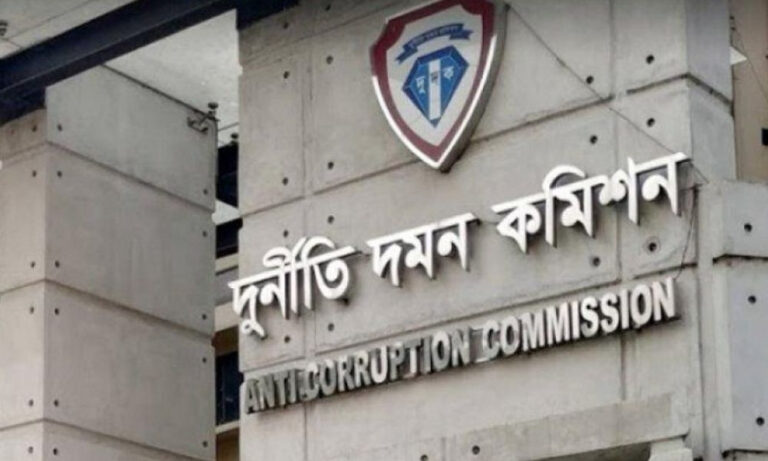 দুদকের তিন শীর্ষ কর্মকর্তার দায়িত্ব পুনর্বণ্টন ও বদলি