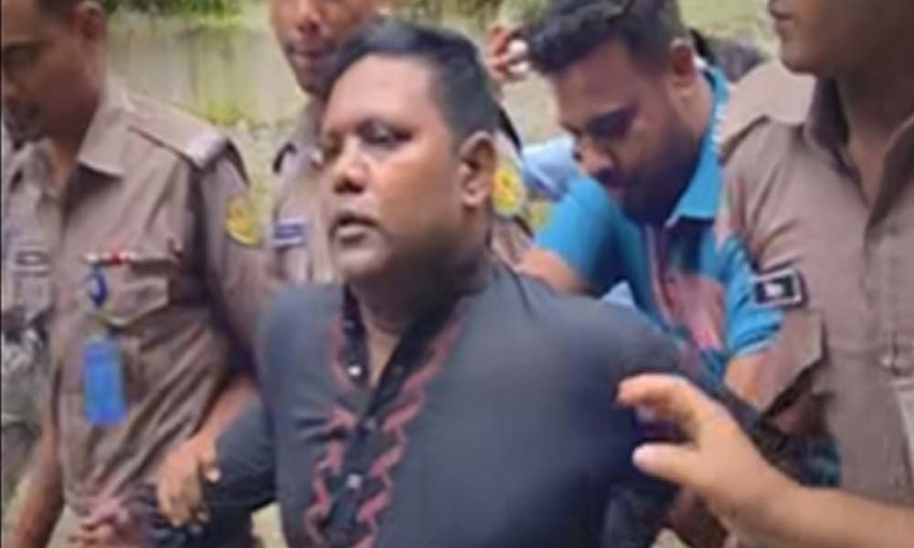 ধানমন্ডি ৩২ নম্বরে ফুল দিতে গিয়ে আটক ১