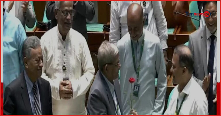 নবনির্বাচিত রাষ্ট্রপতিকে লাল গোলাপ দিয়ে শুভেচ্ছা জানালেন প্রধানমন্ত্রী