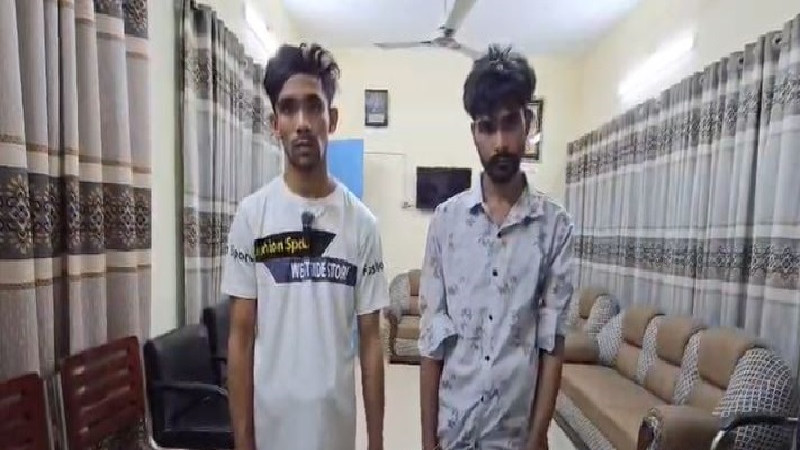 নাটোরের লালপুরে আইডি হ্যাকিং ও প্রতারক চক্রের ২ সদস্য গ্রেফতার