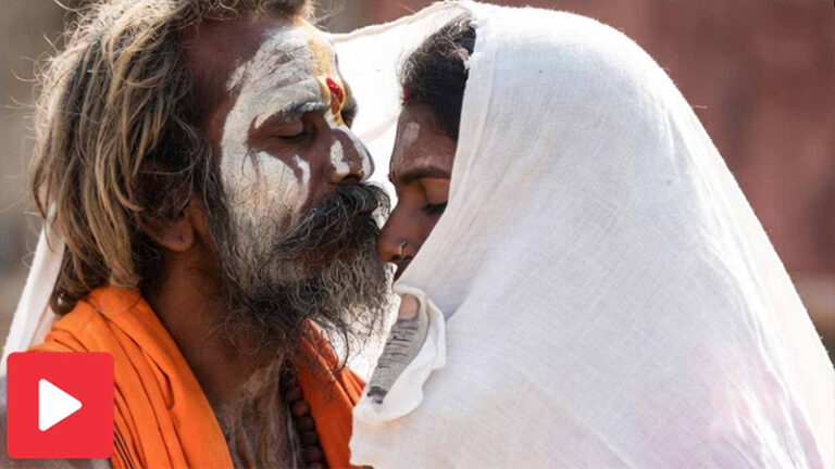 নারীদের ‘আশীর্বাদ’ করা কথিত সাধুকে নিয়ে সামাজিক যোগাযোগ মাধ্যমে বিতর্ক