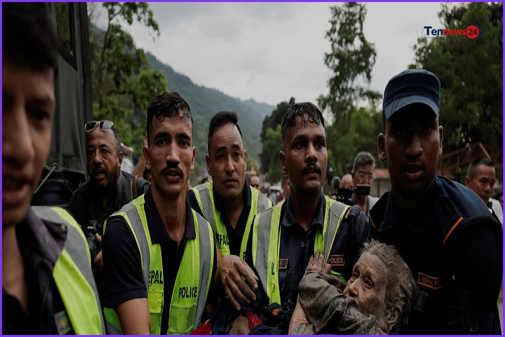 নেপালে ভয়াবহ ভূমিধসে স্ত্রীর হাত ফসকে নিখোঁজ স্বামী