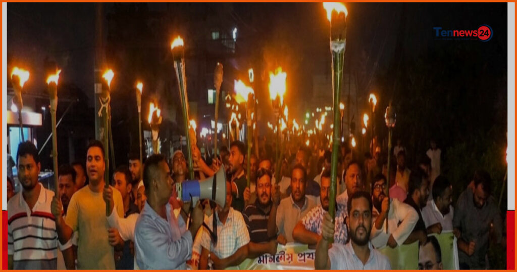 প্রধানমন্ত্রীকে নিয়ে কটূক্তি: রূপগঞ্জে যুবদলের মশাল মিছিল